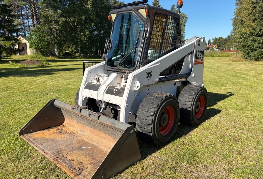 Bobcat A220 — Chargeuse Sur Chenilles D'Occasion à Vendre – Image 2