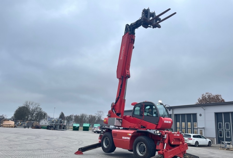 Manitou MRT 2150 — Chariots Télescopiques D'Occasion à Vendre – Image 2