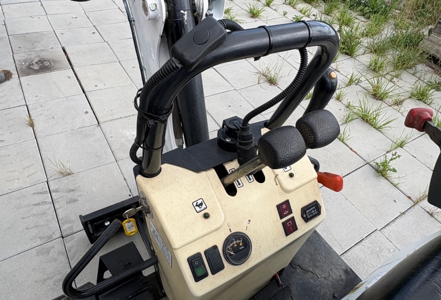 Bobcat E10 - Mini Pelle D'Occasion à Vendre – Image 7