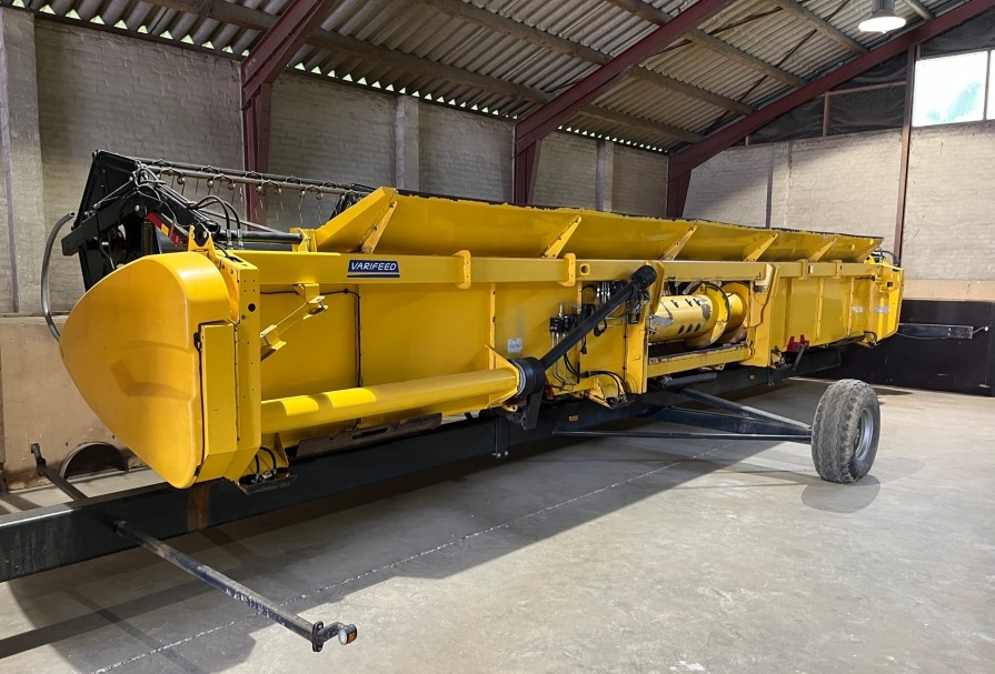 Moissonneuse batteuse New Holland CR9080 – Image 6