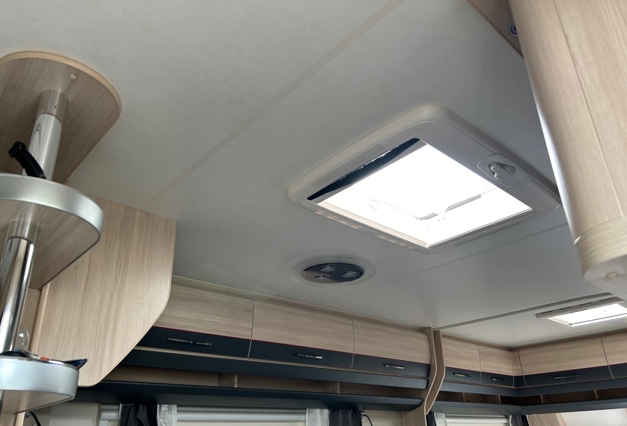 Caravane Hobby 650 KM Édition Deluxe – Image 7